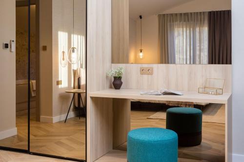 Φωτογραφία από το άλμπουμ του Luxury Villa Dolac near Split, airport, complete privacy, infinity heated pool στη Marina