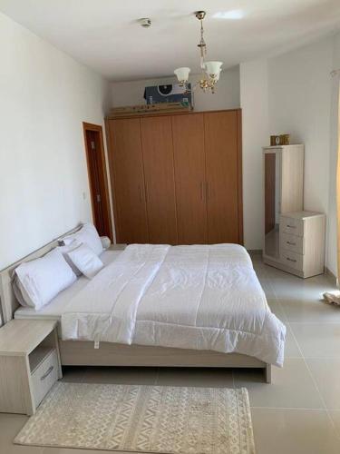 Postel nebo postele na pokoji v ubytování One Bedroom Apartment- IMPZ