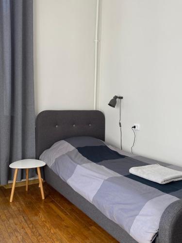 Säng eller sängar i ett rum på Cosy apartament in the city centre