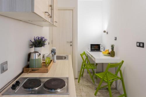 Η κουζίνα ή μικρή κουζίνα στο Cibona Station Apartments