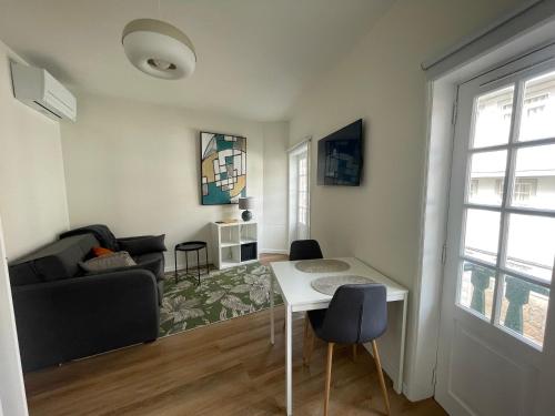 a living room with a table and a couch at RETIRO 401 one-bedroom apartment in Guimarães