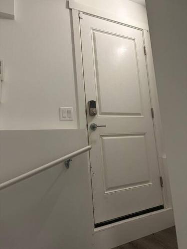 Фотография из галереи Brand new 1 Bedroom Basement Suite. Wi-Fi,Netflix в Эдмонтоне
