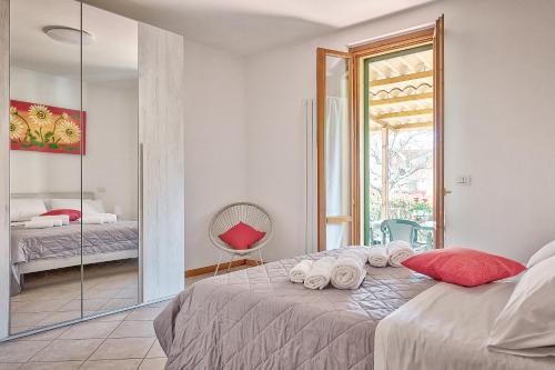 a bedroom with a bed and a mirror at Appartamento - Il Chicco in Sinalunga