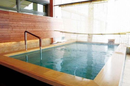 a large swimming pool in a building with at Hotel Niseko Alpen in Niseko
