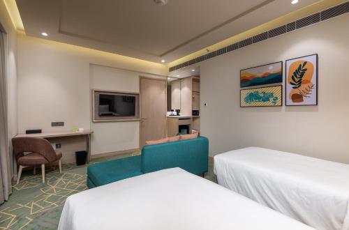 Una cama o camas en una habitación de Holiday Inn Katra Vaishno Devi by IHG