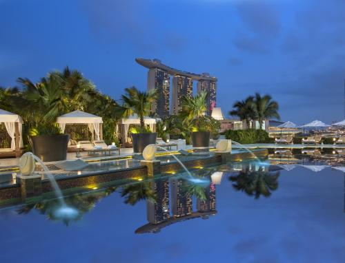 Mandarin Oriental, Singapore (SG Clean)游泳池或附近泳池