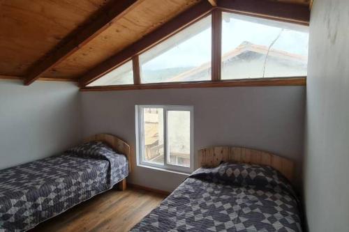 two beds in a room with a window at casa en la playa in Buchupureo