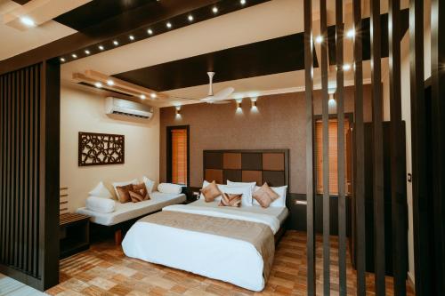 Giường trong phòng chung tại Asokam Beach Resort