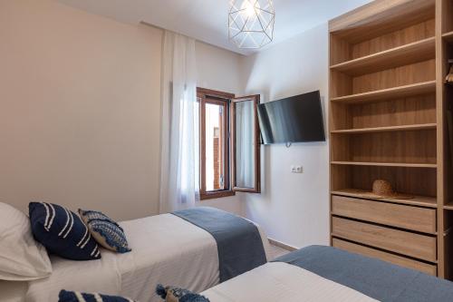 A bed or beds in a room at The Old Town Gem