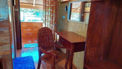 a wooden desk and chair in a tiny house at La Tranquilidad Twin Beach Resort in Dipnay
