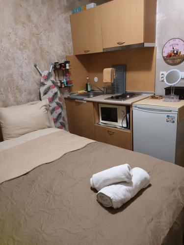 a bedroom with a bed with towels on it at APARTAMENT-DAMO in Pamporovo
