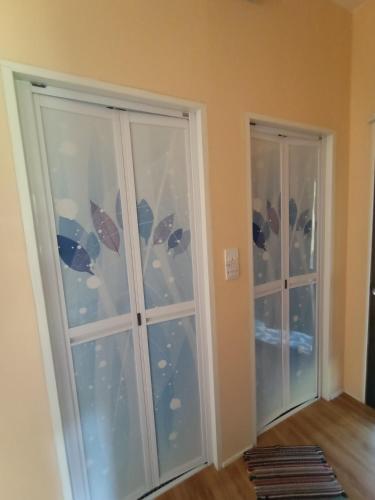 two large glass doors in a room at Kundasang Trail Homestay in Kundasang