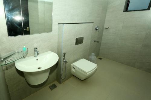 Un baño de CeeCee Grand