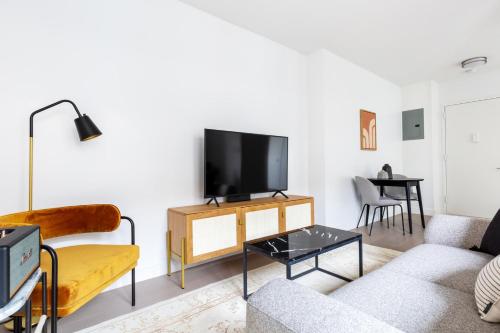 Billede fra billedgalleriet på UWS 1BR w Gym Doorman nr Riverside Park NYC-511 i New York