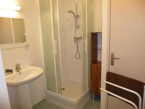 a bathroom with a shower and a sink at Les noisettes in Lhommaizé