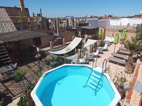 Vue sur la piscine de l'établissement Riad Signature ou sur une piscine à proximité