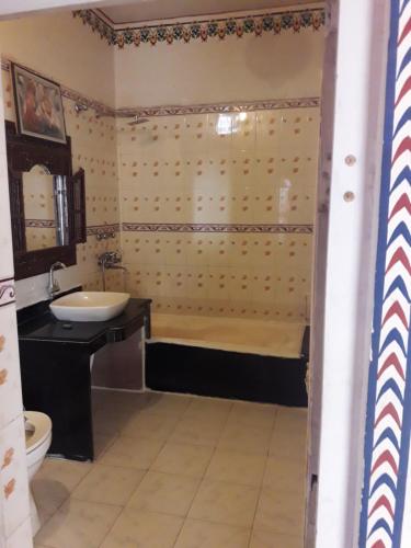 Ένα μπάνιο στο HOTEL SHEKHAWATI HAVELI
