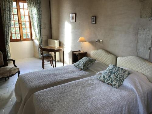 Postel nebo postele na pokoji v ubytování La maison forte