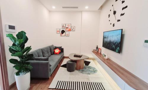a living room with a couch and a table at Capsule Ecopark in HÆ°ng YÃªn