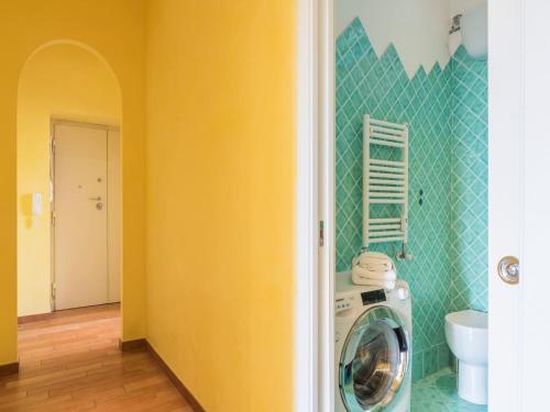 Koupelna v ubytování The Best Rent - Colourful two-bedroom apartment near Termini Station