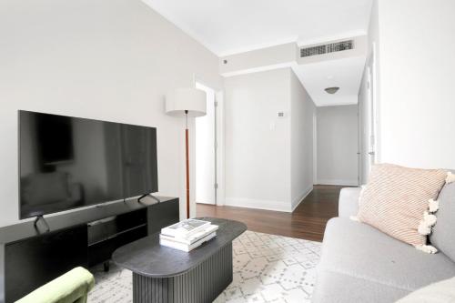 Gallery image of Gold Coast 2BR w Gym Roof nr Mag Mile CHI-626 in Chicago