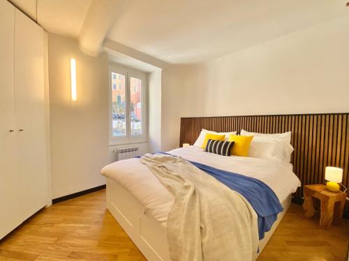 A bed or beds in a room at CasaViva - Octopus House in Camogli