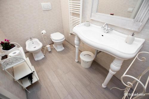 a bathroom with a white sink and a toilet at La Serra Sul Mare in Monterosso al Mare