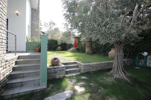 Kép Secluded 3BR Modern Villa w Private Pool and Views szállásáról Burhaniyében a galériában