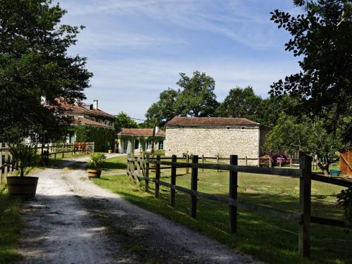 a farm with a fence and a building at Château de l'Isle - Chambres d'Hôtes in Castelnau-de-Médoc