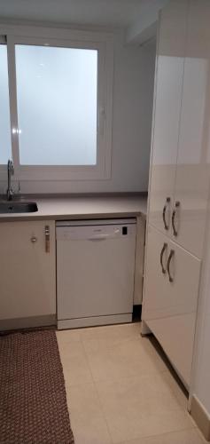 White Pearl Beach L2