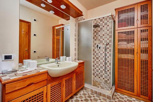 Ett badrum på Villa in Via Tragara