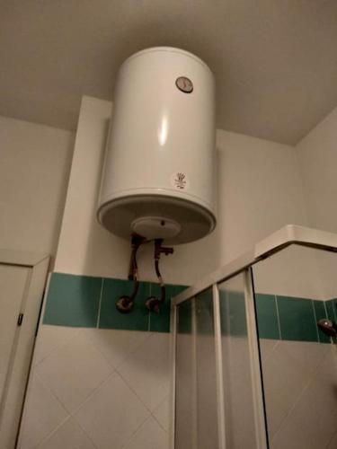 a white light on the wall of a bathroom at stella marina in Laigueglia
