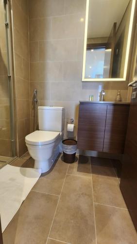 Koupelna v ubytování STAY BY LATINEM Luxury 1BR Holiday Home CVR B204 near Burj Khalifa