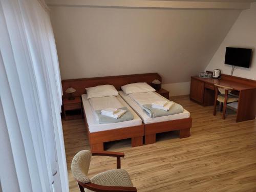 a small bedroom with a bed and a desk at U Juhasa Miętówka in Białka Tatrzanska