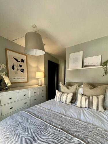 a bedroom with a large bed with pillows on it at Prince Arthur Apartment in Walton on the Hill