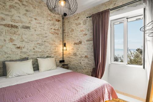 Gallery image of The Greystone Seaview House by Konnect in Nisakion