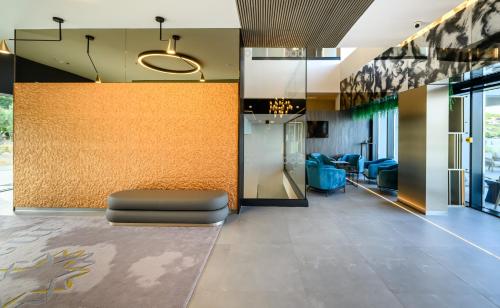 a lobby with a bench in the middle of a room at Marinus Beach Hotel in Marina