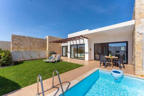 a villa with a swimming pool and a yard at Villa Hobie Cat in Sagres