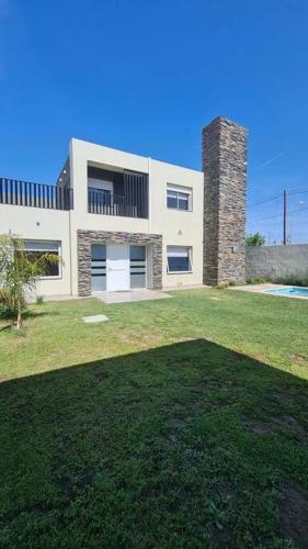 a large white house with a large yard at Villa Albertina HOUSE-Villa María in Villa María