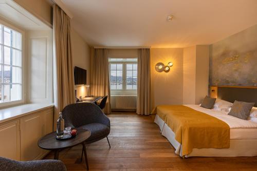 Postel nebo postele na pokoji v ubytování Boutiquehotel Sonne Küsnacht - Zürich