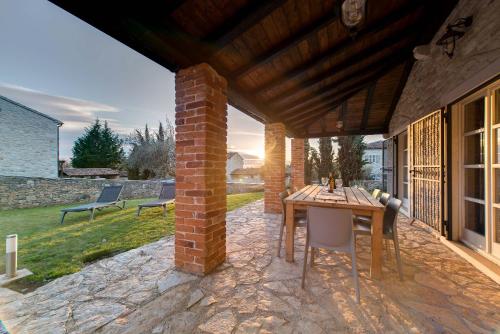 Gambar di galeri bagi Villa Avalon - Luxury home with pool in the centre of Istria di Tinjan