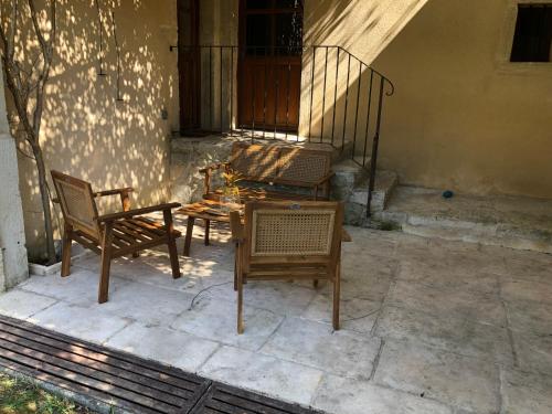 Balkón nebo terasa v ubytování Une chapelle en soie