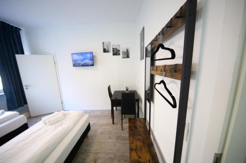 Postel nebo postele na pokoji v ubytování LUXOMES: Aparthotel Nürnberg Zentrum Süd