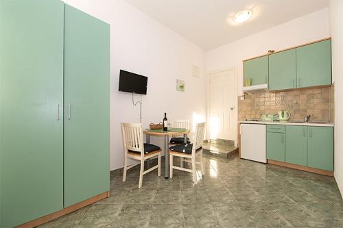 Studio apartment in Tucepi with air conditioning, WiFi, washing machine 202-2