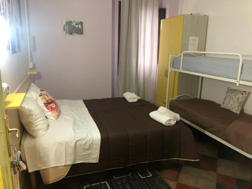 a hospital room with a bed and a bunk bed at B&B L'Alba in Gagliato
