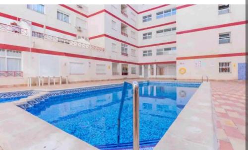 Bazén v ubytovaní NICE 2-BEDROOMS alebo v jeho blízkosti