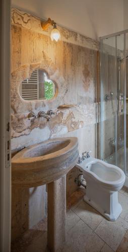 Bilik mandi di Villa Le Querciolaie