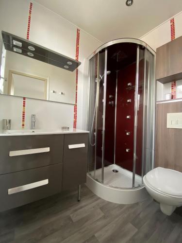 Kúpeľňa v ubytovaní 2 pièces quartier belle époque