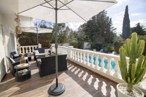 Μπαλκόνι ή βεράντα στο Superbe villa accès direct plage