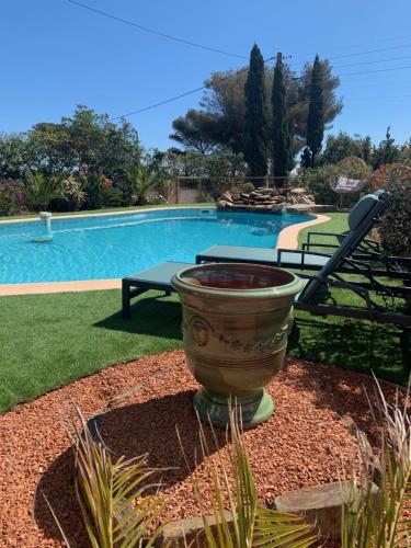Basen w obiekcie VILLA LA QUIETUDE lub w pobliżu